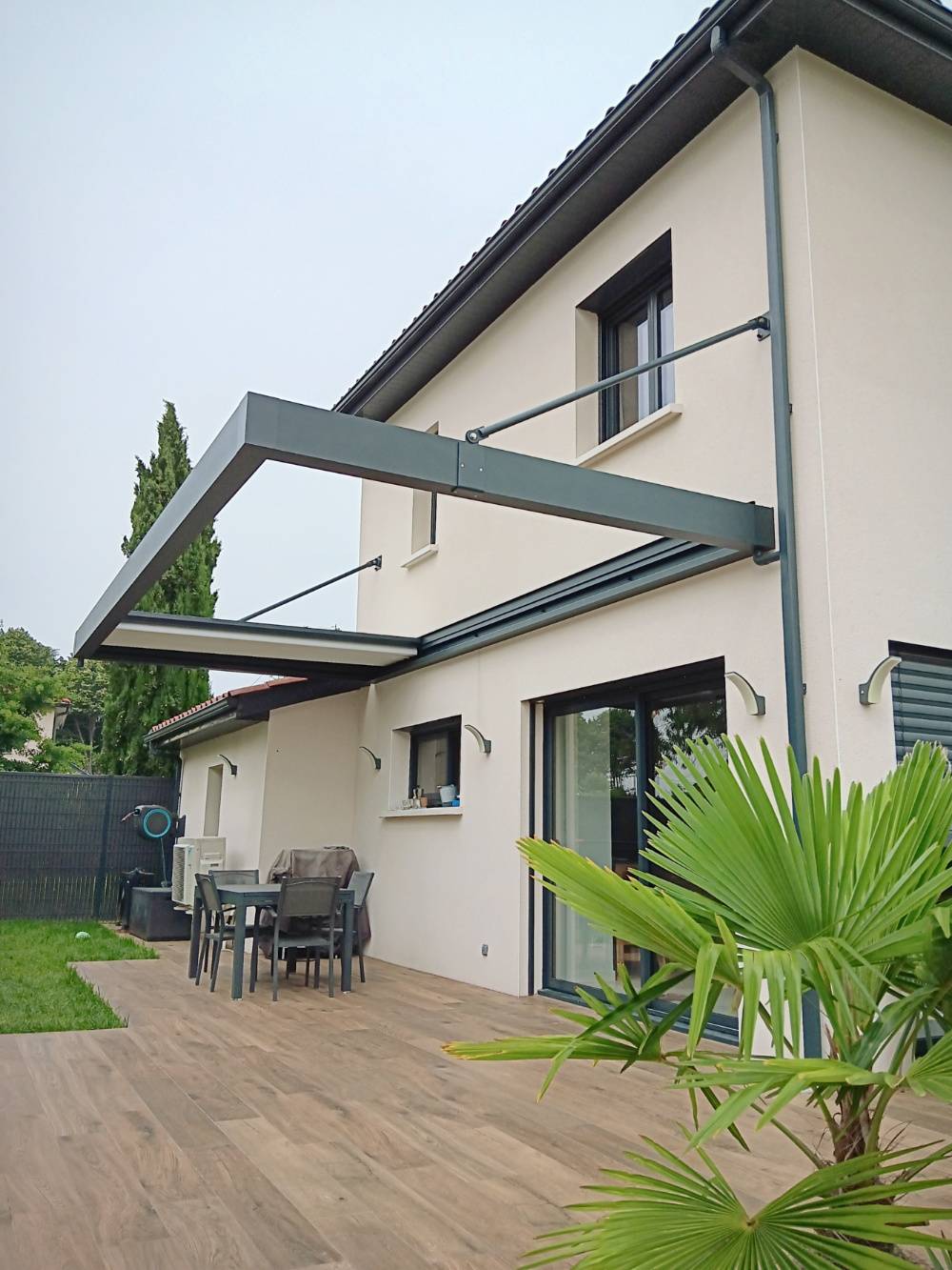 pergola-retractable-suspendue-fleurieu-sur-saone