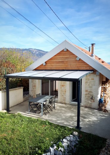 abri de terrasse fixe aluminium et polycarbonate à gex