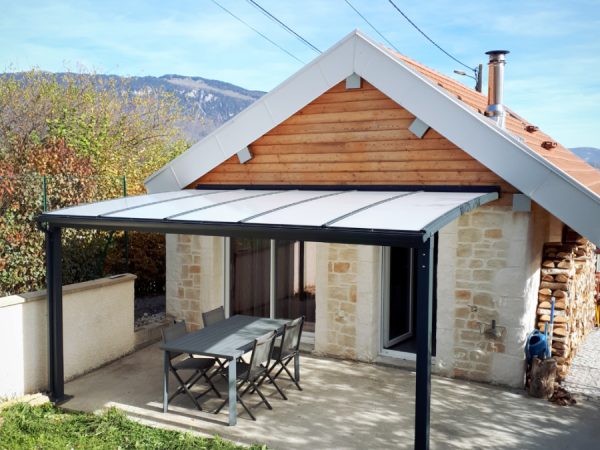 abri de terrasse fixe aluminium et polycarbonate à gex