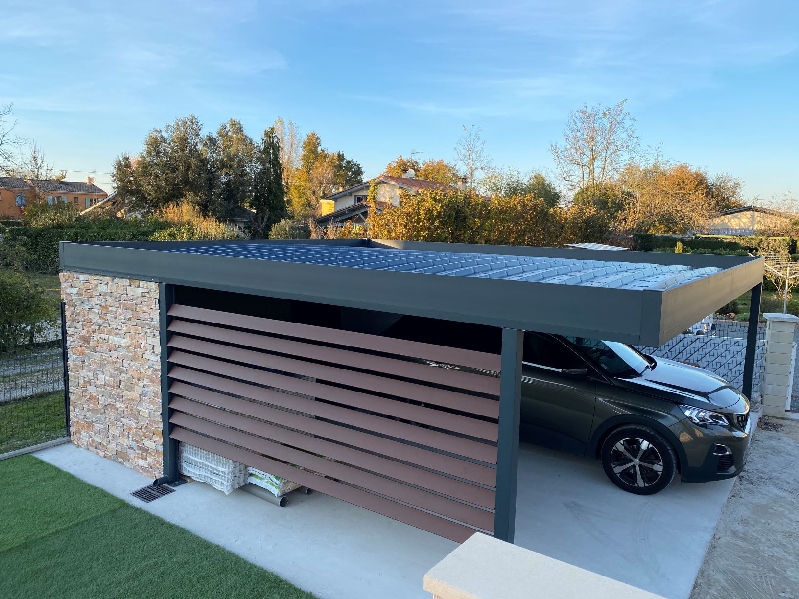 carport autoporté design et élégant à bordeaux