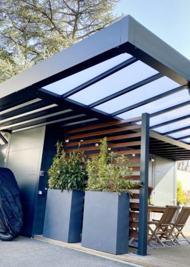 pergola avec abri scooter aluminium sur-mesure à charbonnières