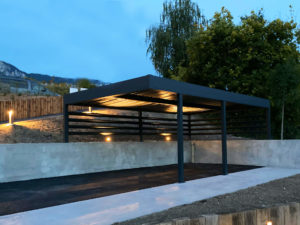 carport en aluminium sur mesure adossé à aix-les-bains