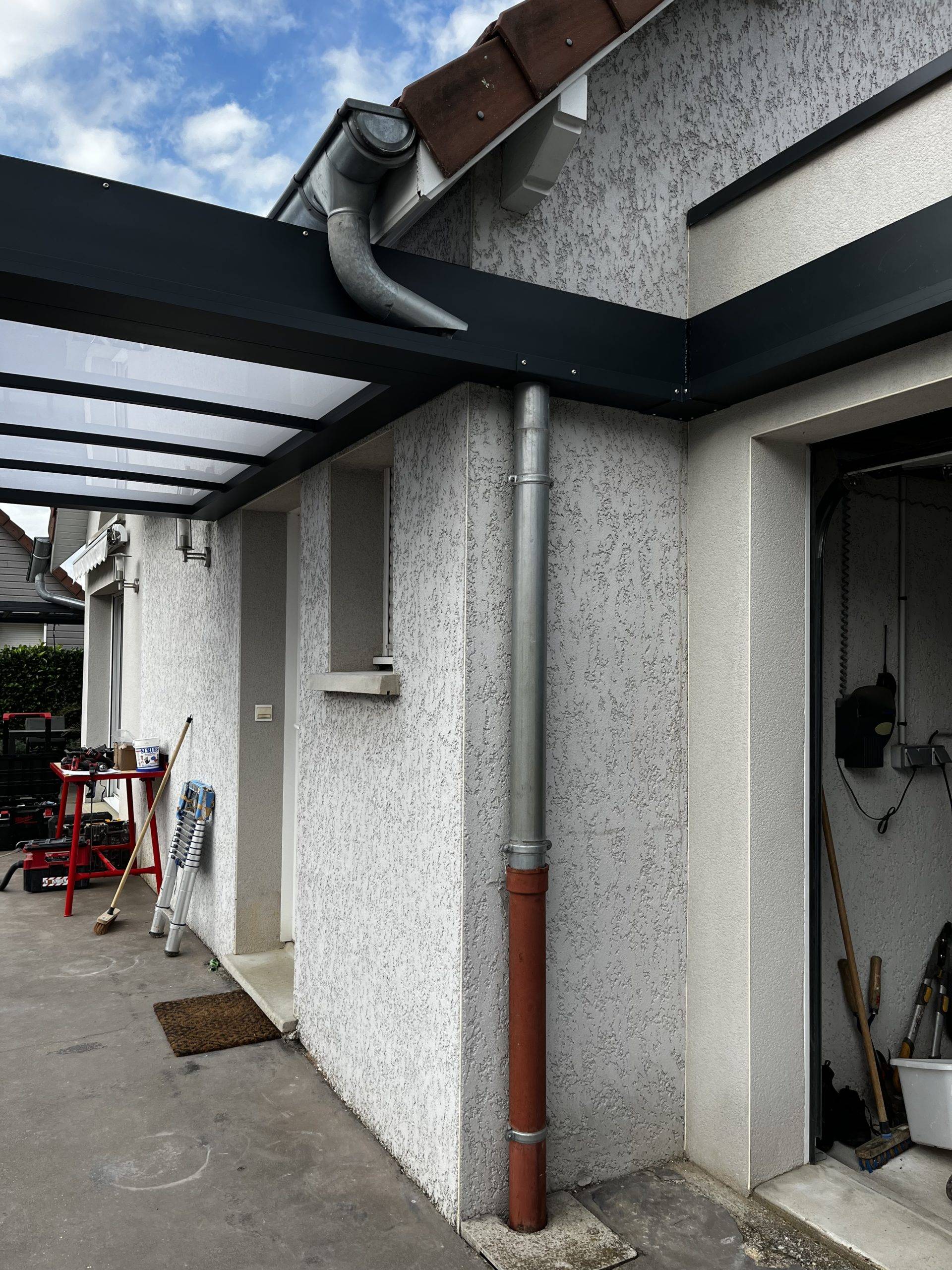 carport en aluminium avec auvent sur-mesure à dole