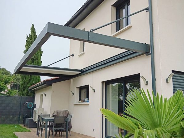 pergola-retractable-suspendue-fleurieu-sur-saone